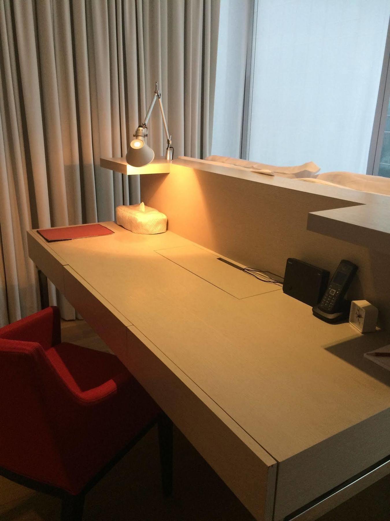 Twenty One Whitfield Aparthotel Hong Kong Exterior photo